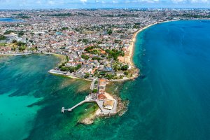 Vôo panorâmico de helicóptero em Salvador