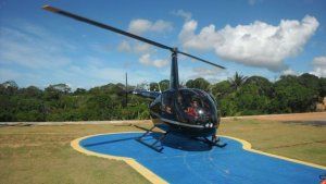 Vôo panorâmico de helicóptero em Salvador