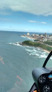 Vôo panorâmico de helicóptero em Salvador