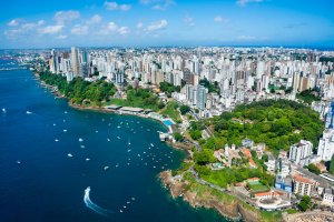 Vôo panorâmico de helicóptero em Salvador