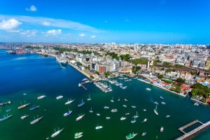 Vôo panorâmico de helicóptero em Salvador