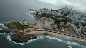 Vôo panorâmico de helicóptero em Salvador