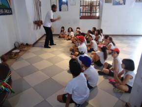 Escola Arco Iris - Tema Afro Caapoeira