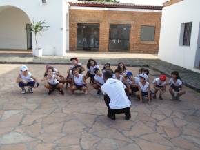 Escola Arco Iris - Tema Afro Caapoeira