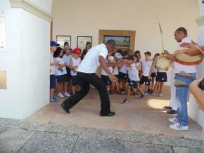 Escola Arco Iris - Tema Afro Caapoeira