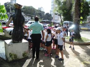 Escola Arco Iris - Tema Afro  Religiosidade Africana