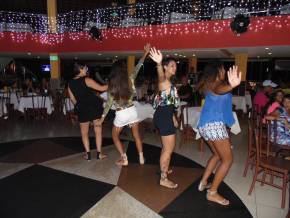 Praia do Forte e Balada Noturna com Grupo de Cabrobó