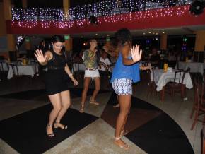 Praia do Forte e Balada Noturna com Grupo de Cabrobó